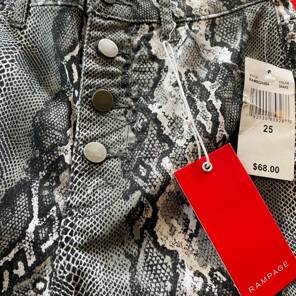 Rampage Gray and Black Ankle Cropped Jeans with Reptile Print - Picture 4 of 6